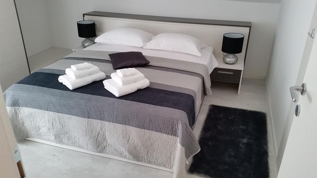 Apartments Sanja Trogir Buitenkant foto